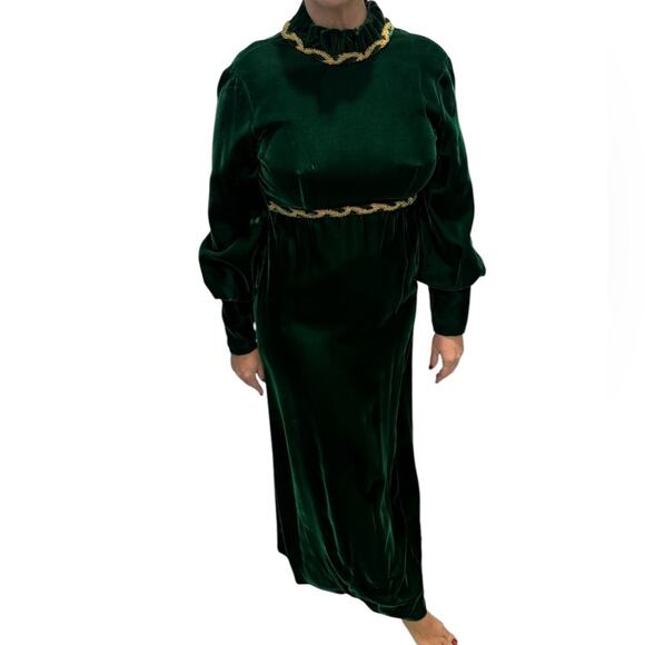Emerald Green Vintage Velvet Maxi Gown with Long Bishop Sleeves and Mock Neck - Picture 15 of 16